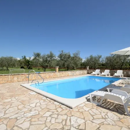 Dom wakacyjny House Mariano *